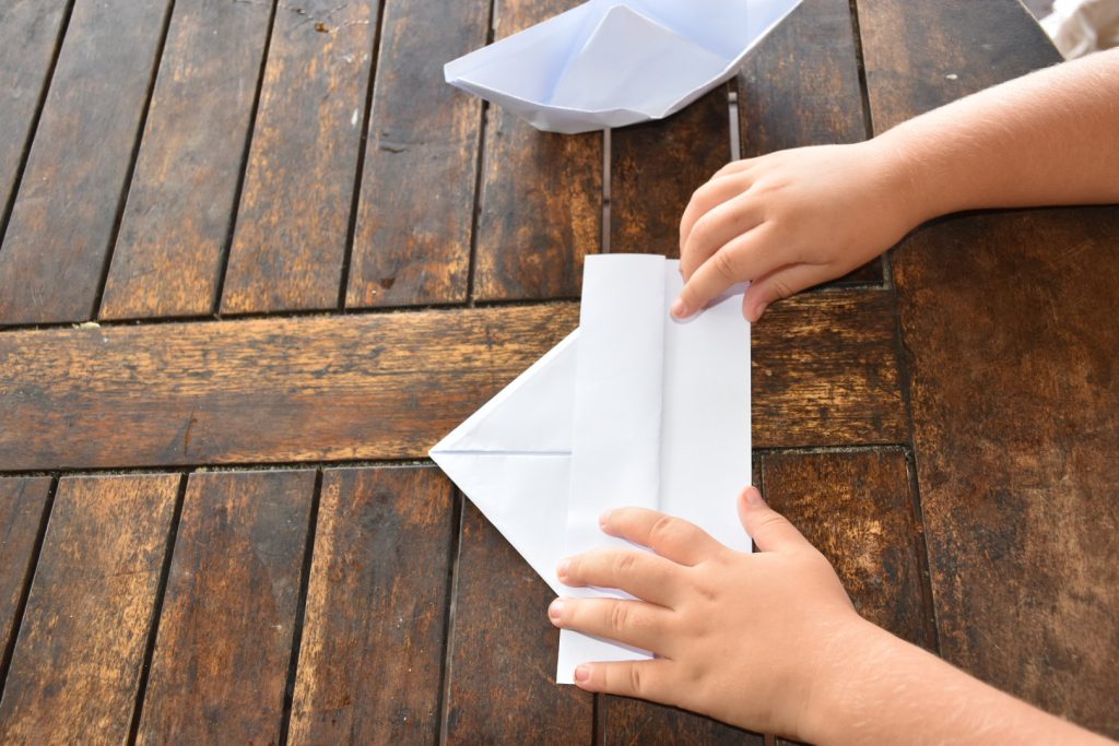 Construction d'un bateau en papier 