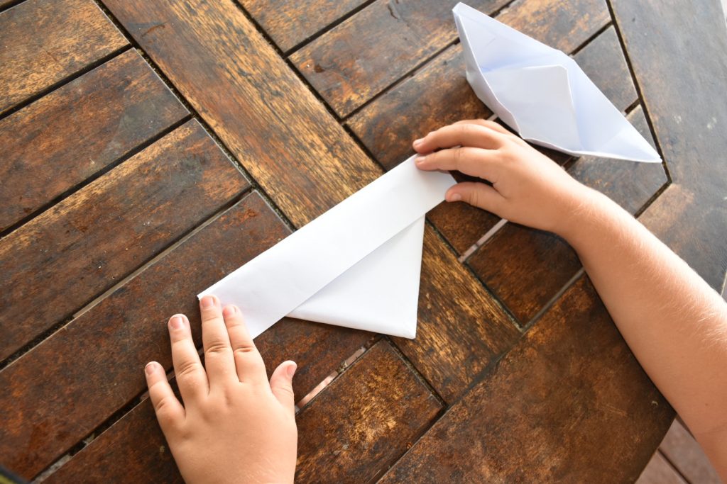 construction d'un bateau en papier 