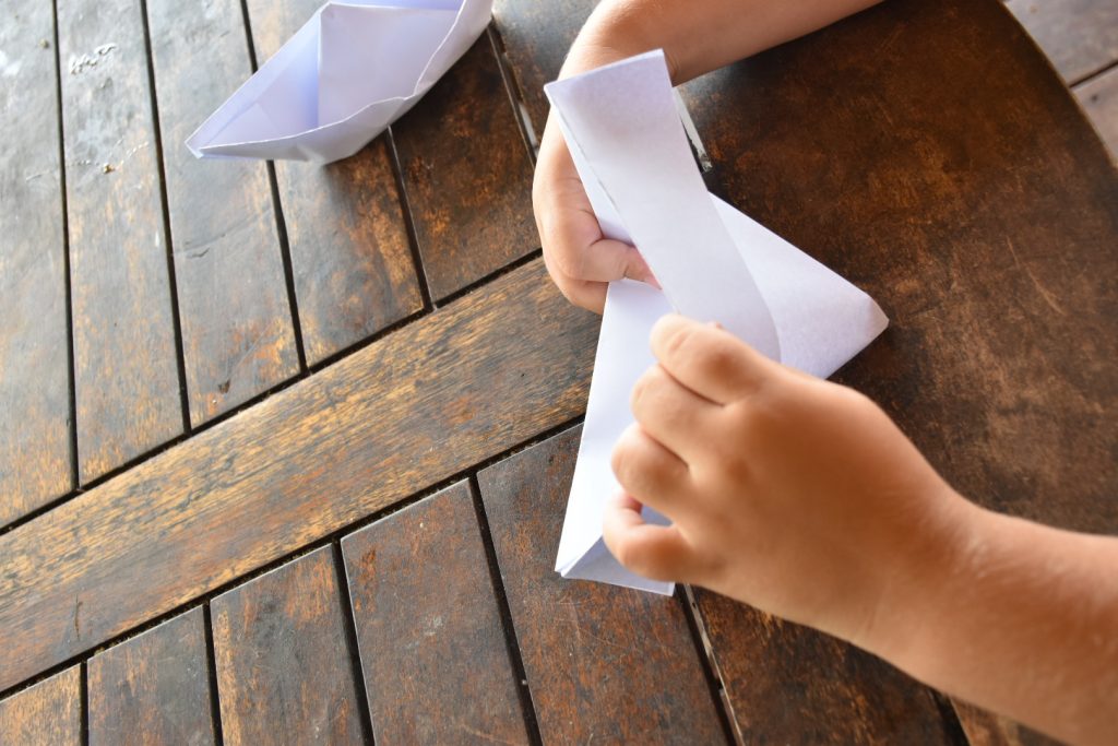 Construction d'un bateau en papier 